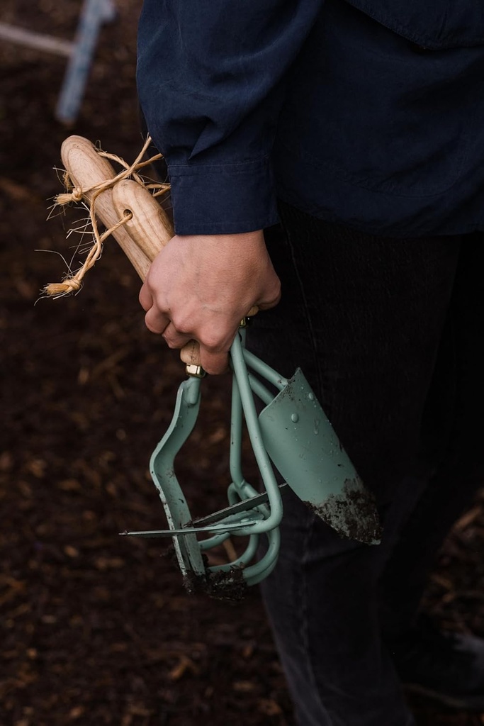 barebones-spade-hand-trowel---gardening--6.jpg