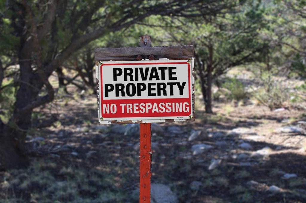 large-no-trespassing-signs-private-prope-3.jpg