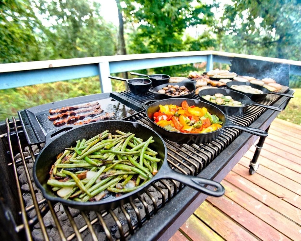 lodge-cast-iron-skillet-with-red-silicon-5.jpg
